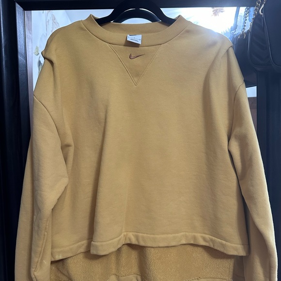 Women’s Nike High-Low Crewneck Sweatshirt. Size Medium. - Picture 8 of 8